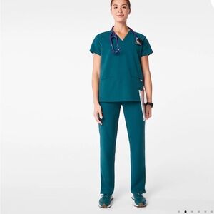 FIGS Teal Medical Scrub Set - V-Neck Top